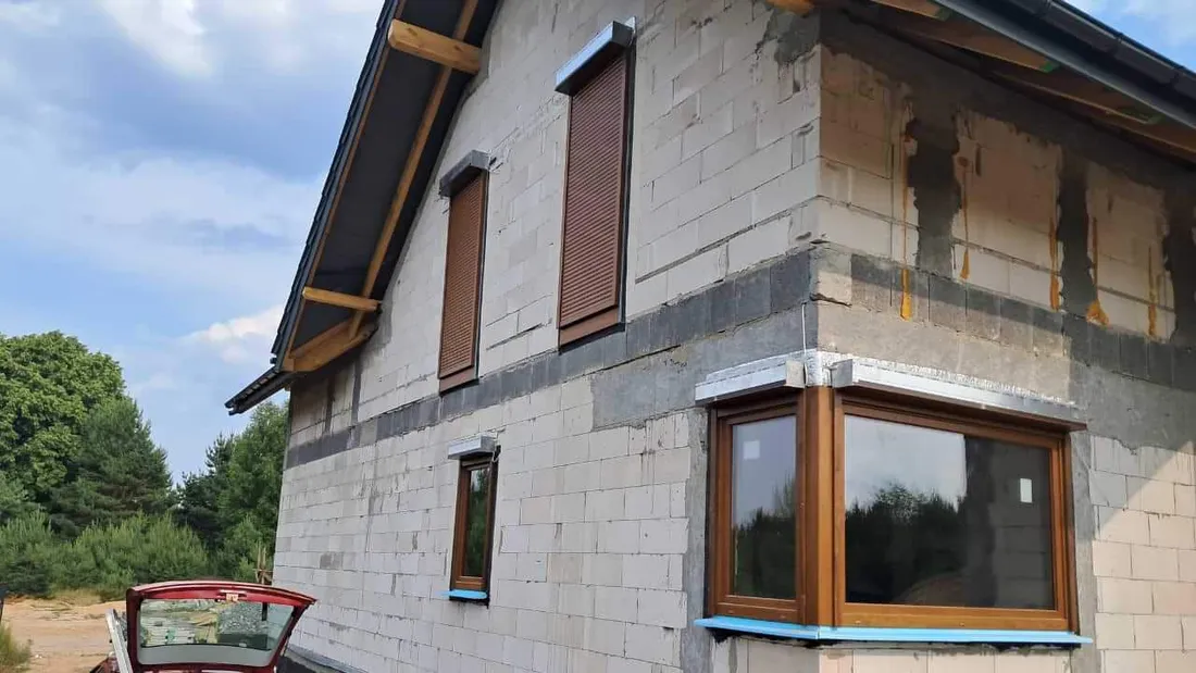 Rolety zewnętrzne ALUPROF SP-E w kolorze złoty dąb — Bydgoszcz