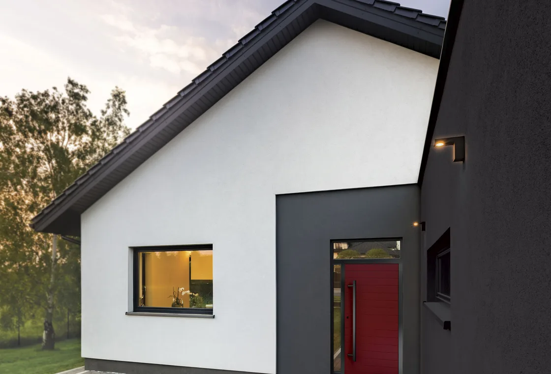 Aluminium-Paneeltür mit Veyna-Economic-Füllung mit einfacher, glatter Oberfläche