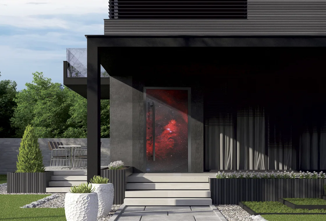Moderne Aluminium-Paneeltür mit verglaster Veyna-Glass-Füllung, die den Windfang mit Licht versorgt