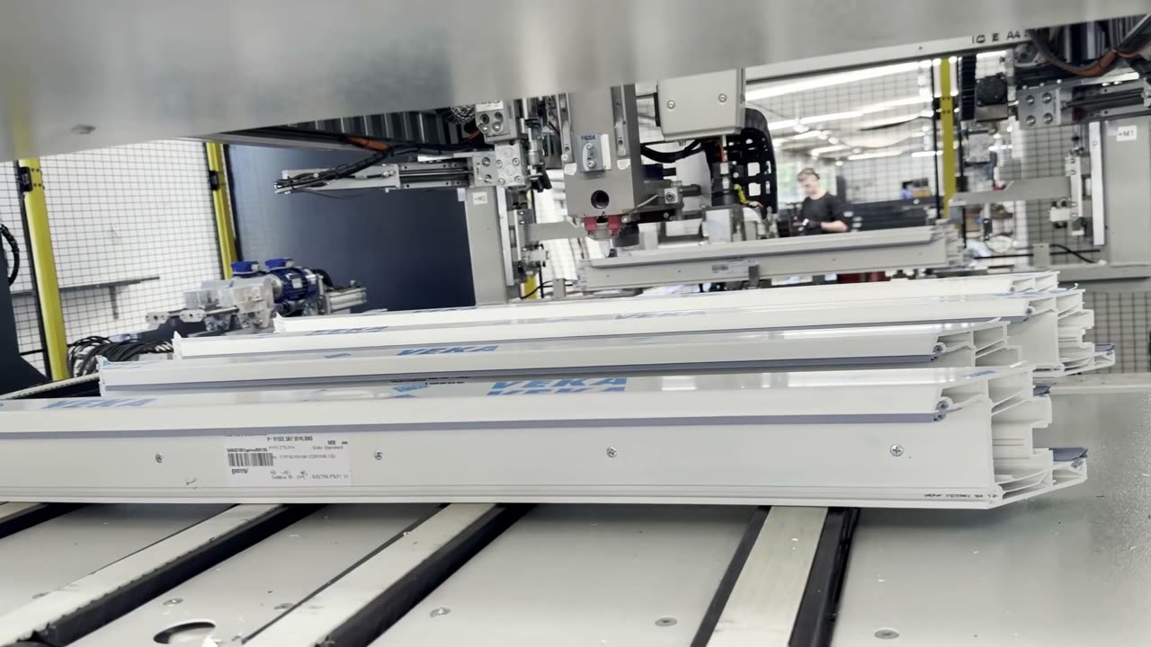 Centrum obróbcze CNC w zakładzie KONSPO w Bydgoszczy — frezowanie profili okiennych VEKA