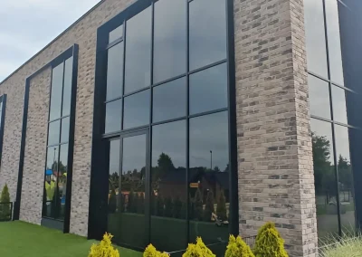Realizacja fasady aluminiowej w Łochowie pod Bydgoszczą 1