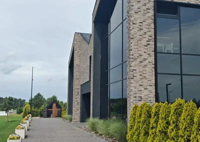 Realizacja fasady aluminiowej w Łochowie pod Bydgoszczą 5